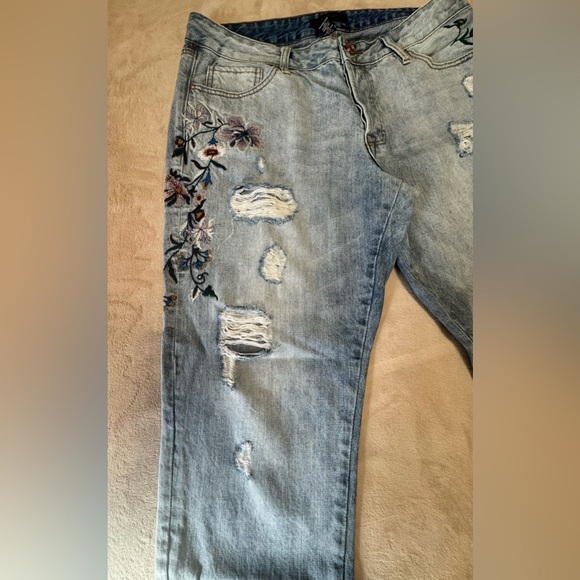 Refuge Embroidered Jeans - Picture 3 of 10